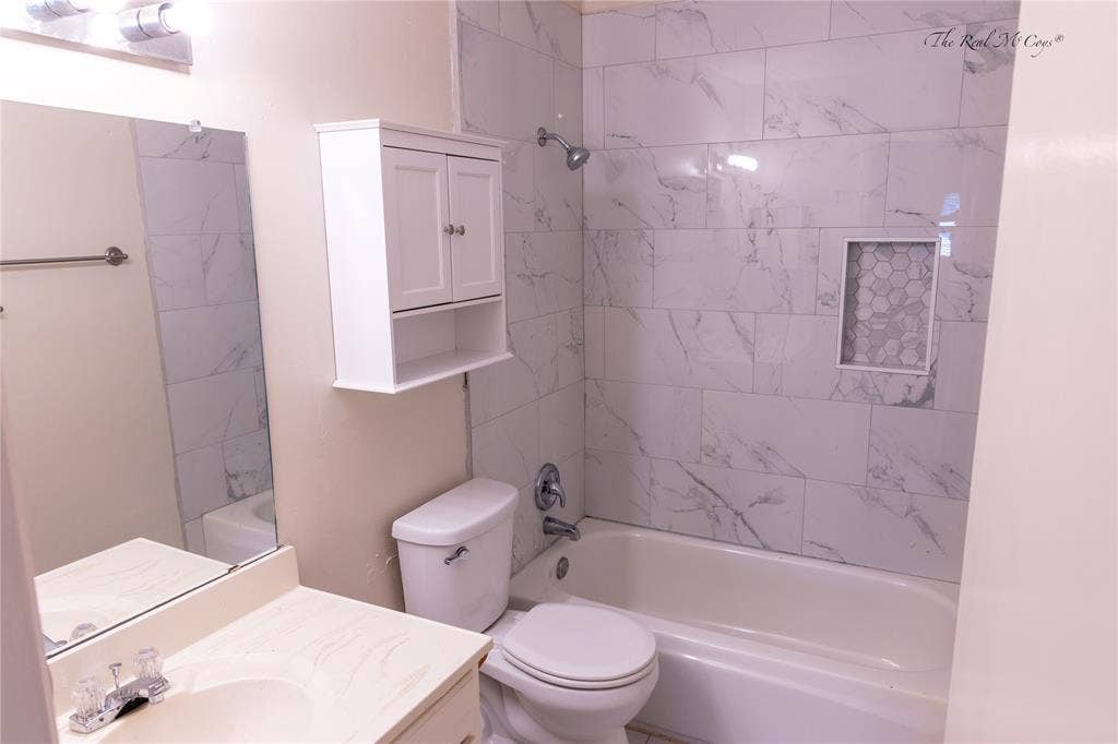 3101 Raintree Drive, Plano, TX 75074 Spa like shower!