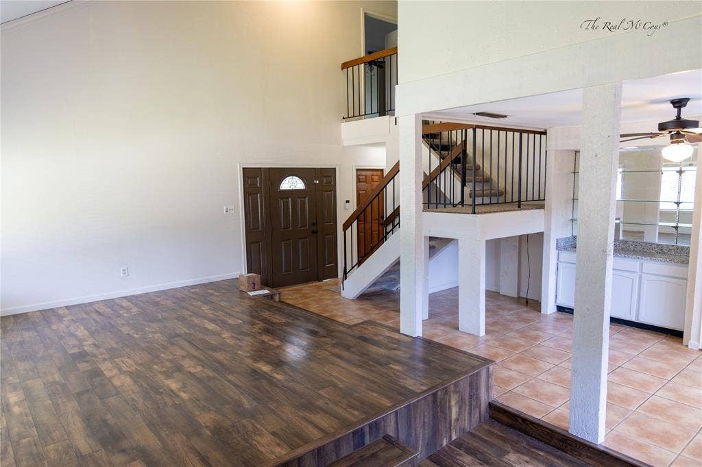 3101 Raintree Drive, Plano, TX 75074 Beautiful floors and lots of design possibilities.