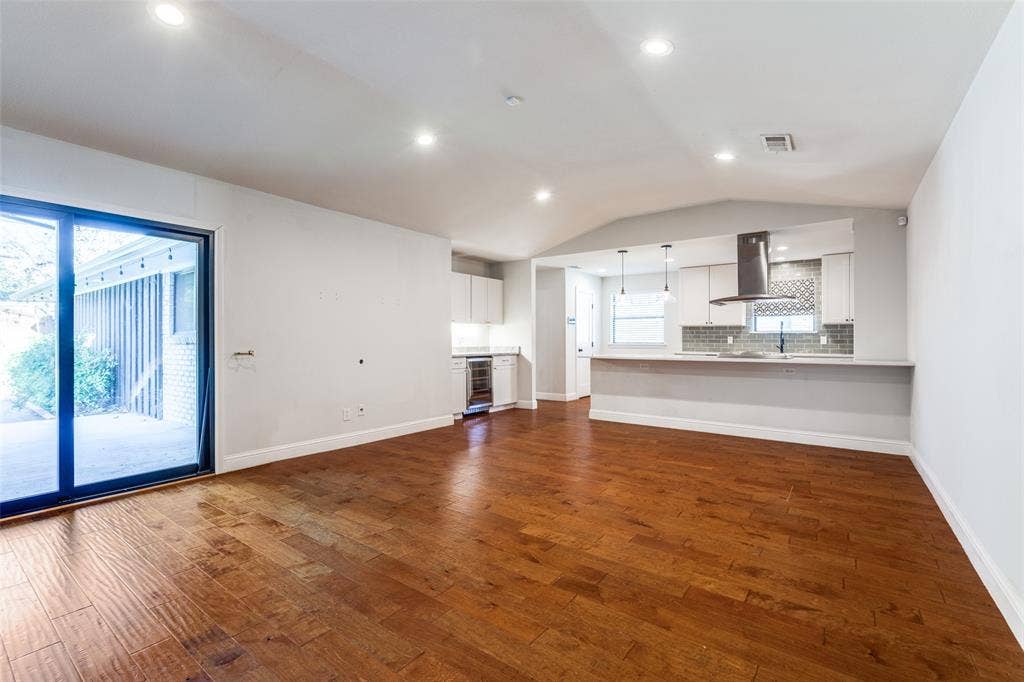 8647 Langdale Circle, Dallas, TX 75238 8647 Langdale Circle, Dallas, TX 75238