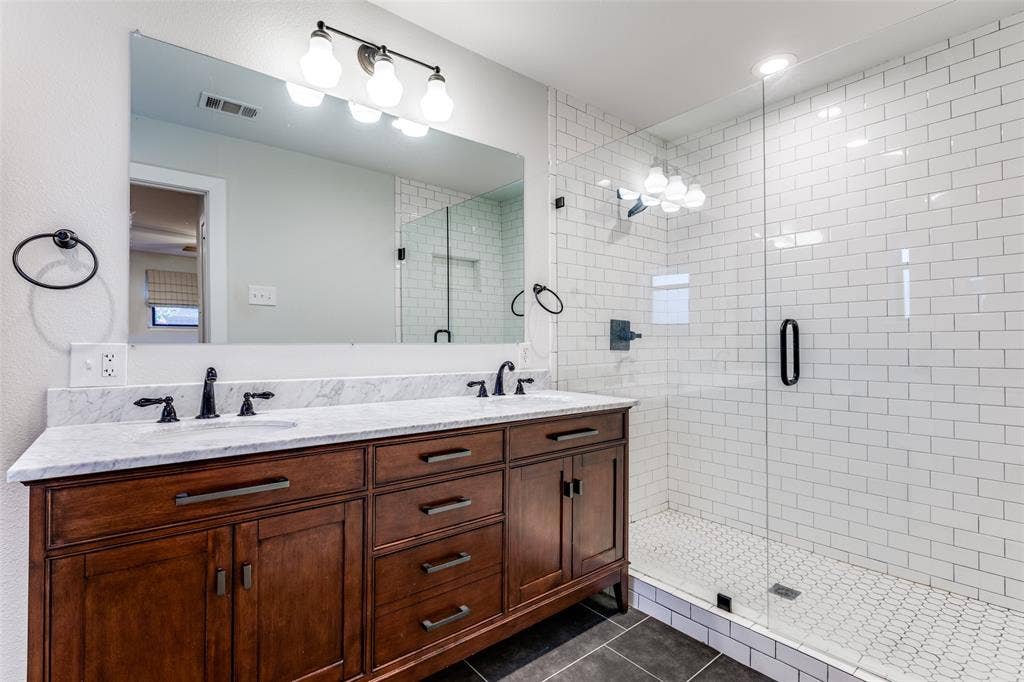 8647 Langdale Circle, Dallas, TX 75238 8647 Langdale Circle, Dallas, TX 75238
