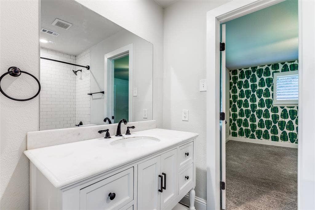 8647 Langdale Circle, Dallas, TX 75238 8647 Langdale Circle, Dallas, TX 75238