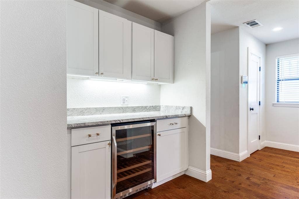 8647 Langdale Circle, Dallas, TX 75238 8647 Langdale Circle, Dallas, TX 75238