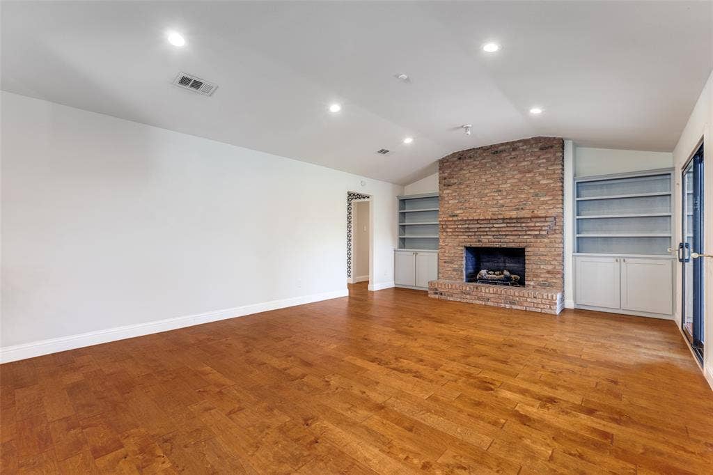 8647 Langdale Circle, Dallas, TX 75238 8647 Langdale Circle, Dallas, TX 75238
