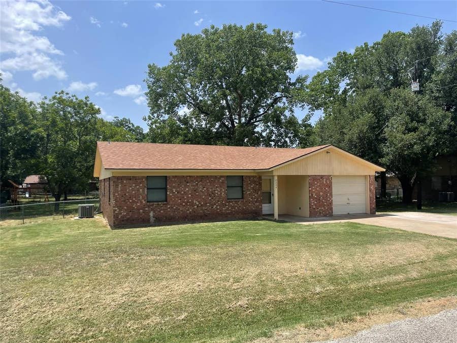 Property photo for 204 Cedar Lane, Tolar, TX