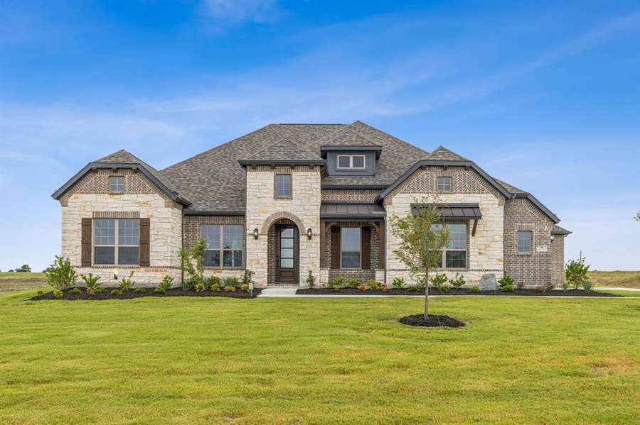 Property photo for 117 Swan Lake Drive, Waxahachie, TX