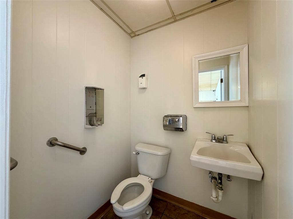 606 S SEVEN POINTS Boulevard, #7, Seven Points, TX 75143