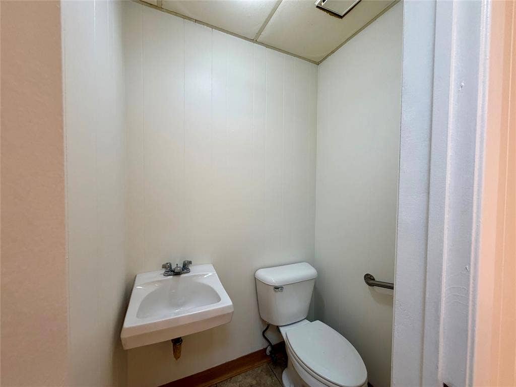 606 S SEVEN POINTS Boulevard, #7, Seven Points, TX 75143