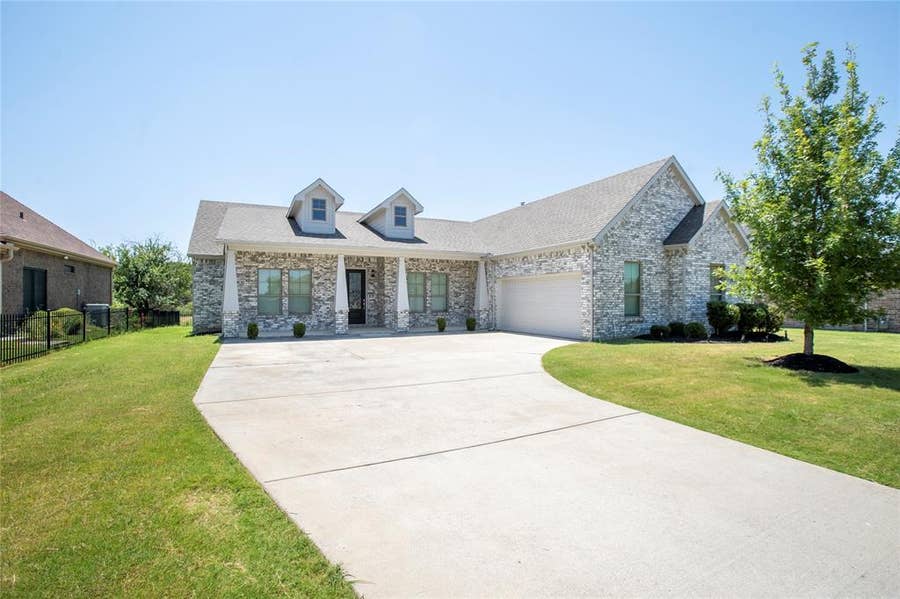 Property photo for 1305 Carnoustie Drive, Ennis, TX