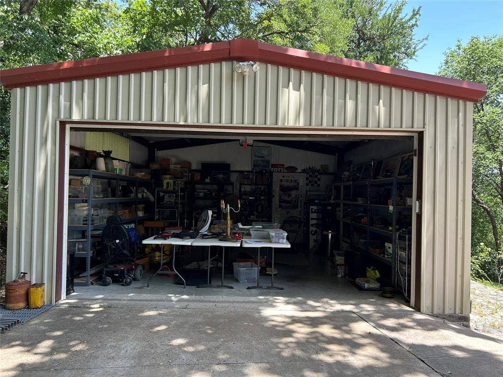 2546 Rockcliff Court, Granbury, TX 76048 34x20 garage