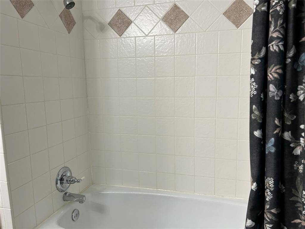 2546 Rockcliff Court, Granbury, TX 76048 2546 Rockcliff Court, Granbury, TX 76048