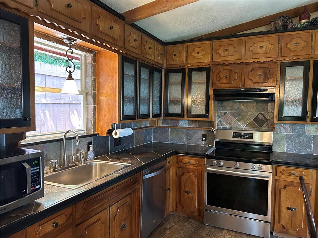 2546 Rockcliff Court, Granbury, TX 76048 2546 Rockcliff Court, Granbury, TX 76048