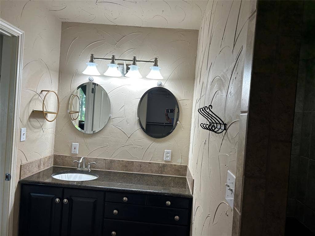 2546 Rockcliff Court, Granbury, TX 76048 2546 Rockcliff Court, Granbury, TX 76048