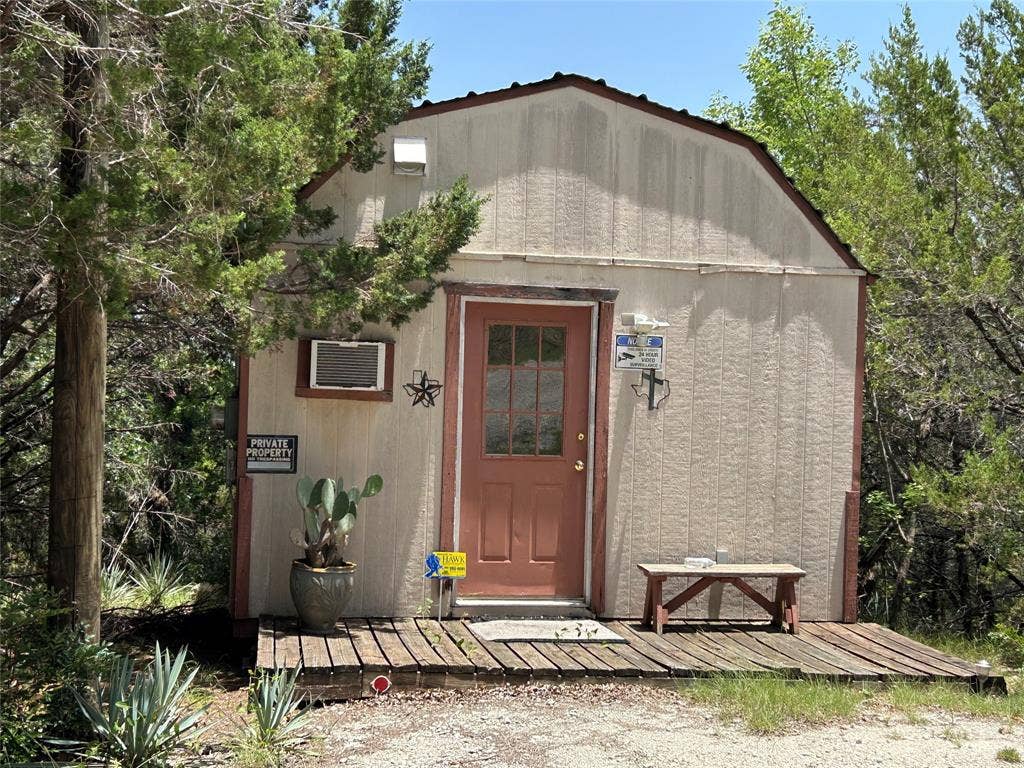2546 Rockcliff Court, Granbury, TX 76048 26x14 building at end of drive