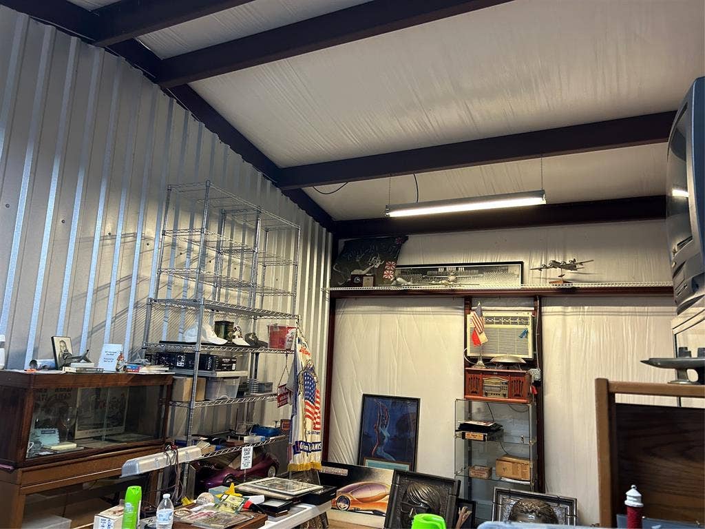 2546 Rockcliff Court, Granbury, TX 76048 office in back of garage