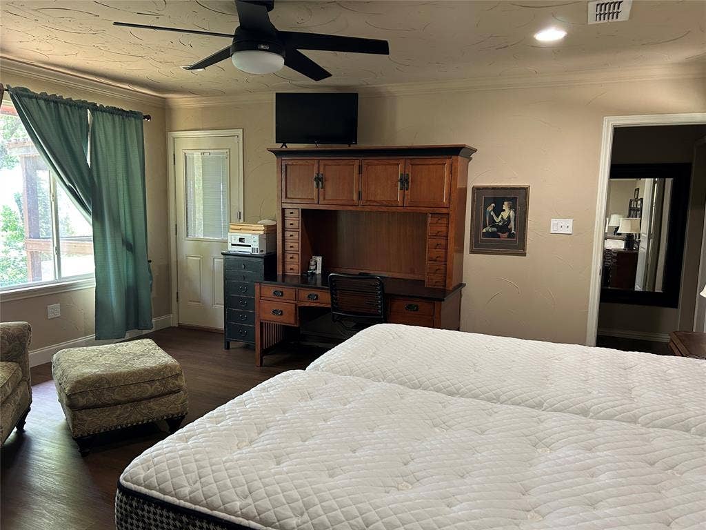 2546 Rockcliff Court, Granbury, TX 76048 door to screened in patio