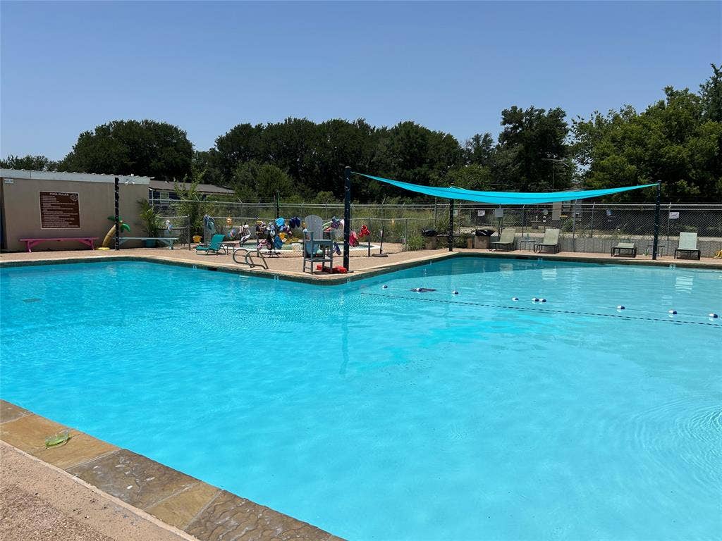 2546 Rockcliff Court, Granbury, TX 76048 HOA pool