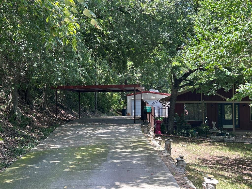 2546 Rockcliff Court, Granbury, TX 76048 covered parking