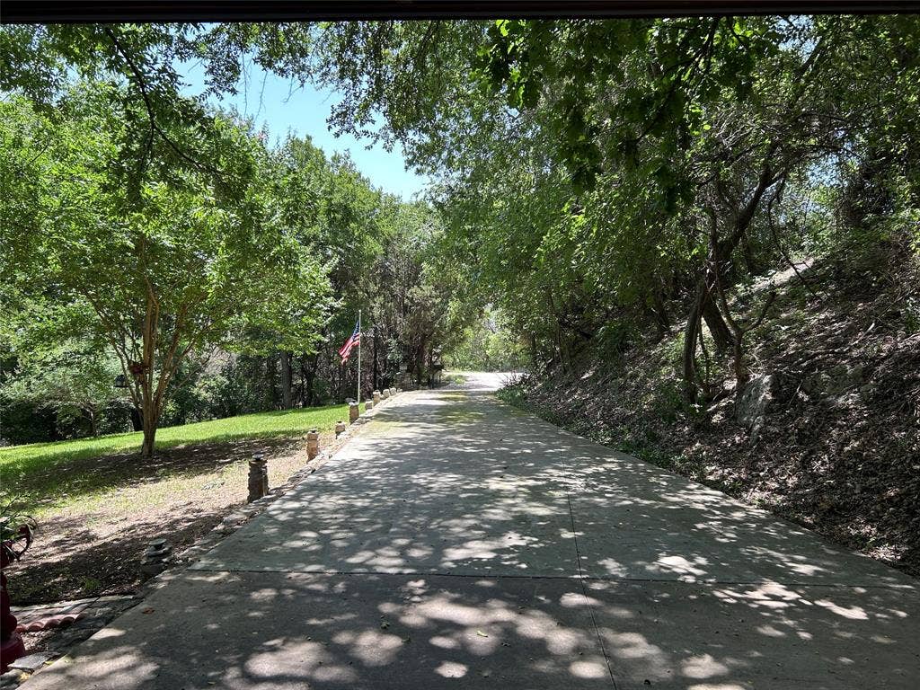 2546 Rockcliff Court, Granbury, TX 76048 driveway