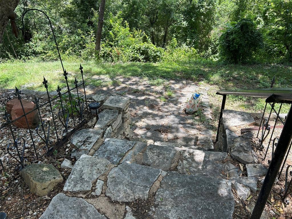 2546 Rockcliff Court, Granbury, TX 76048 lovely stone work