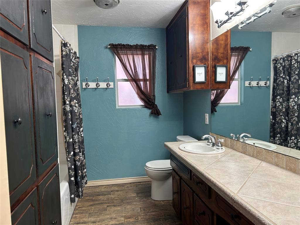 2546 Rockcliff Court, Granbury, TX 76048 2546 Rockcliff Court, Granbury, TX 76048