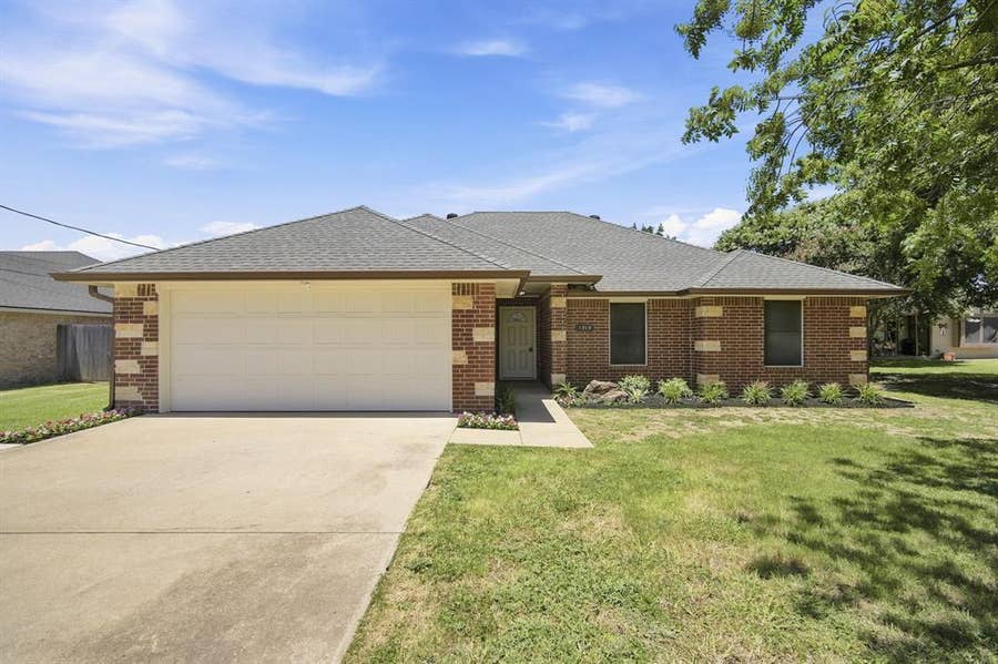 Property photo for 1519 Shawnee Road, Red Oak, TX