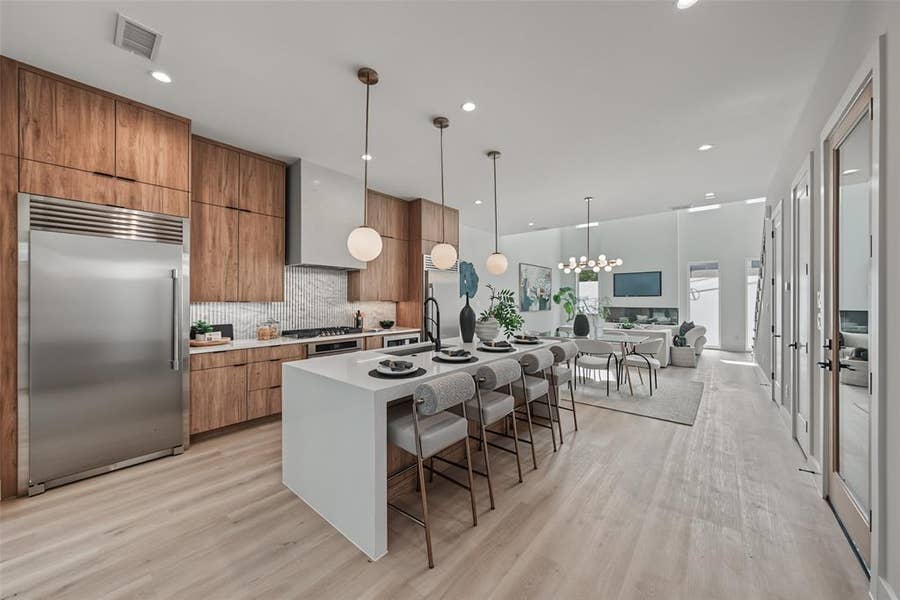 Property photo for 822 Duluth Street, Dallas, TX