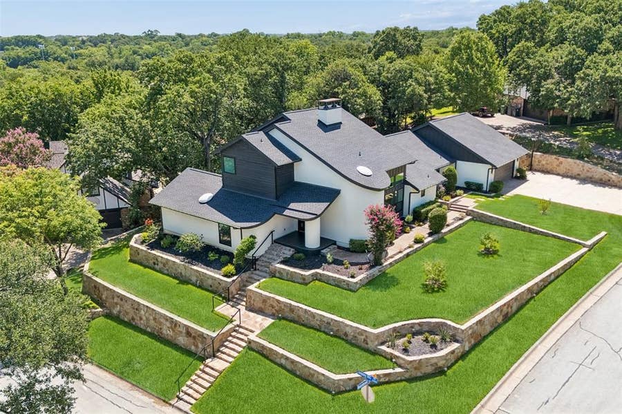 Property photo for 2401 Chimney Hill Drive, Arlington, TX