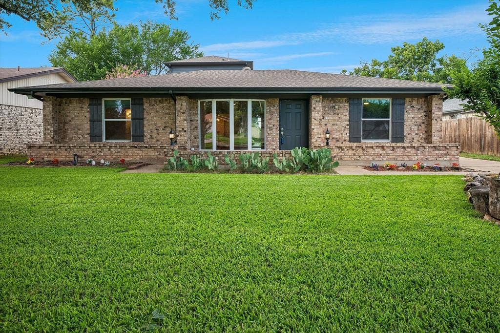 2001 Pebblebrook Trail, Irving TX 75060