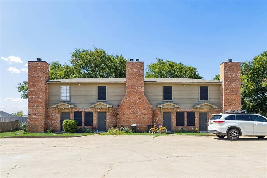Property photo for 221 Cambridge Drive, Saginaw, TX