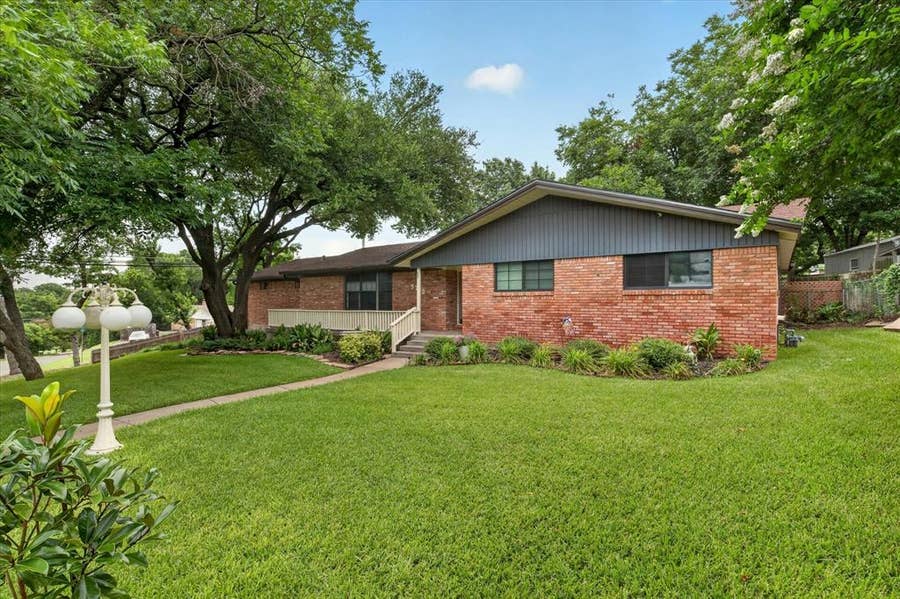 Property photo for 9700 Brookwood Circle, Woodway, TX