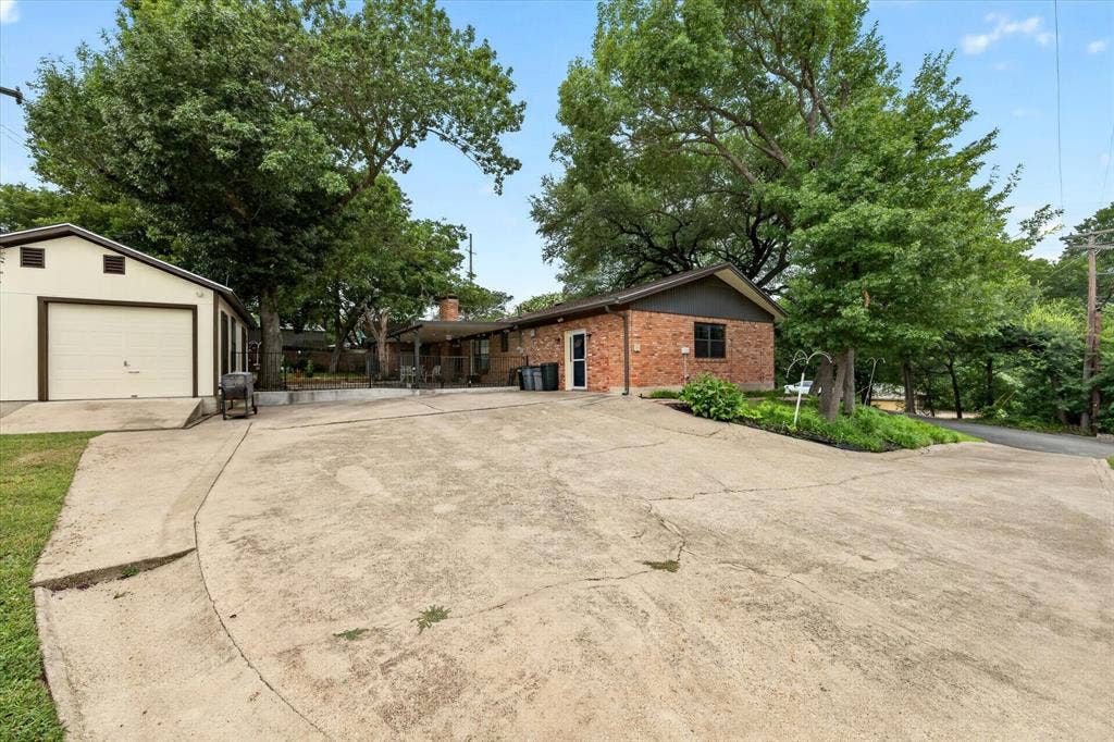 9700 Brookwood Circle, Woodway, TX 76712 9700 Brookwood Circle, Woodway, TX 76712