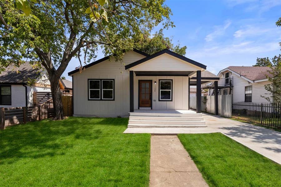 Property photo for 1104 S Brighton Avenue, Dallas, TX