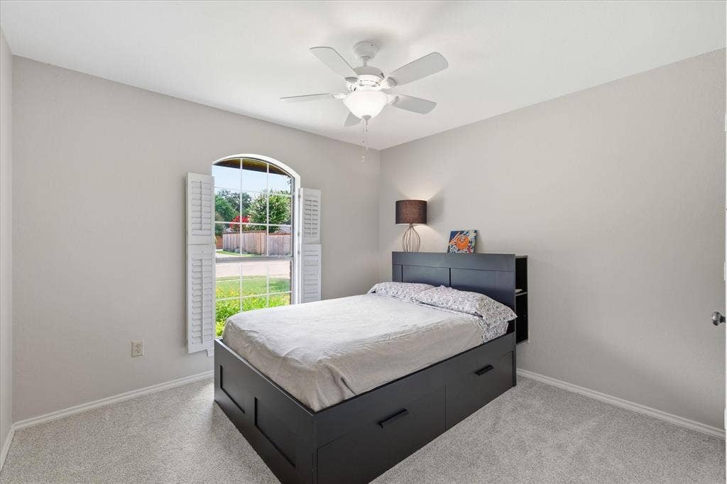 642 Eagle Drive, Coppell, TX 75019 Bedroom 2. In June this room was painted and new carpet was installed. This room has a walk in closet and ceiling fan. THe shutters were recently removed and 2 in blinds were added. This was done after pictures..