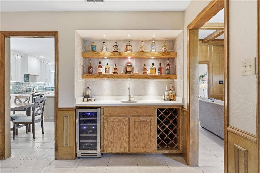 642 Eagle Drive, Coppell, TX 75019 Very nice wet bar set up.