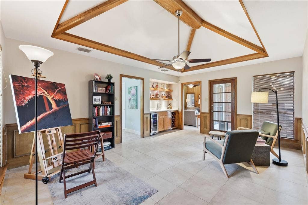642 Eagle Drive, Coppell, TX 75019 Very versatile second living space. The sellers have used this room as a secondary living area, a dining room for holiday events, and presently as a sitting area and art studio. Access to the wetbar adds to the entertaining value of this space.