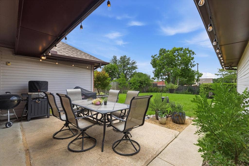 642 Eagle Drive, Coppell, TX 75019 Nice patio area.