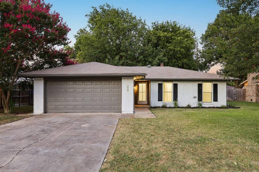 Property photo for 209 Sioux Street, Keller, TX