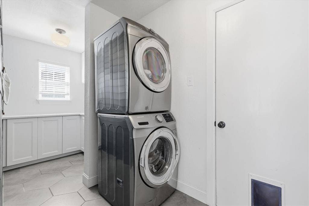 513 Fox Creek Court, Denton, TX 76209 Plenty of room for laundry and your home office.