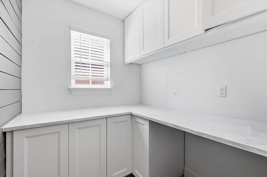 513 Fox Creek Court, Denton, TX 76209 The laundry room has been modified to serve as your home office.