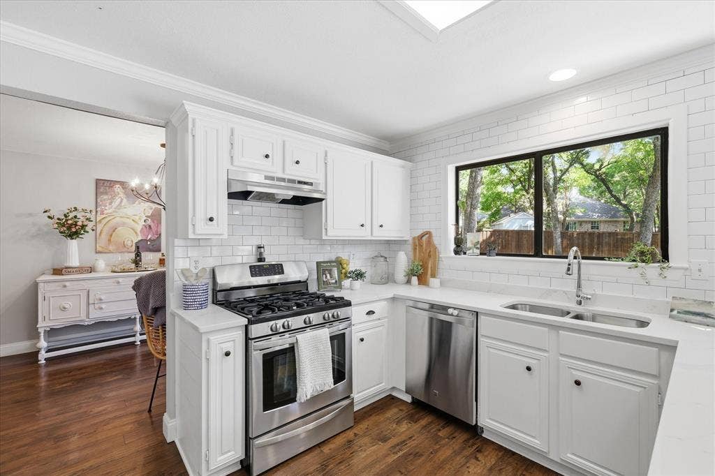 513 Fox Creek Court, Denton, TX 76209 Totally updated kitchen