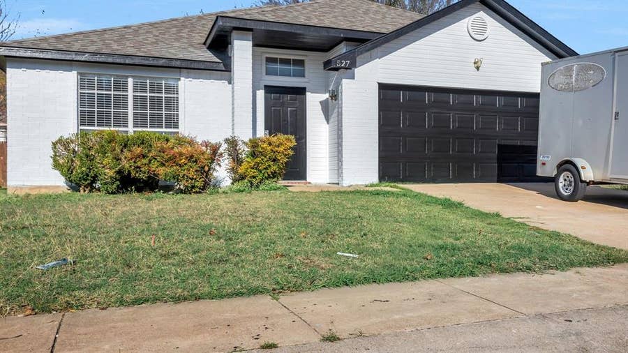 Property photo for 527 Alameda Avenue, Duncanville, TX