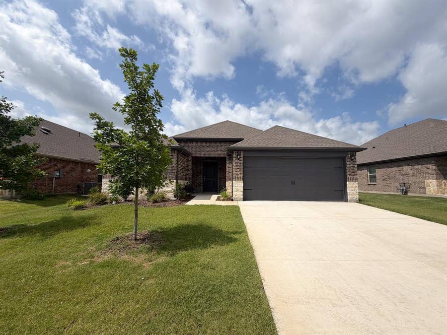 Property photo for 329 Thoroughbred Street, Waxahachie, TX