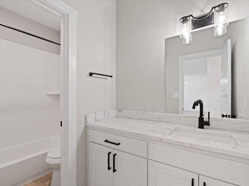 5528 Mesa Loop, Granbury, TX 76048 2nd Bath