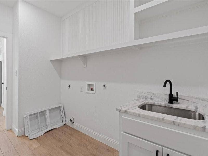 5528 Mesa Loop, Granbury, TX 76048 Laundry Room