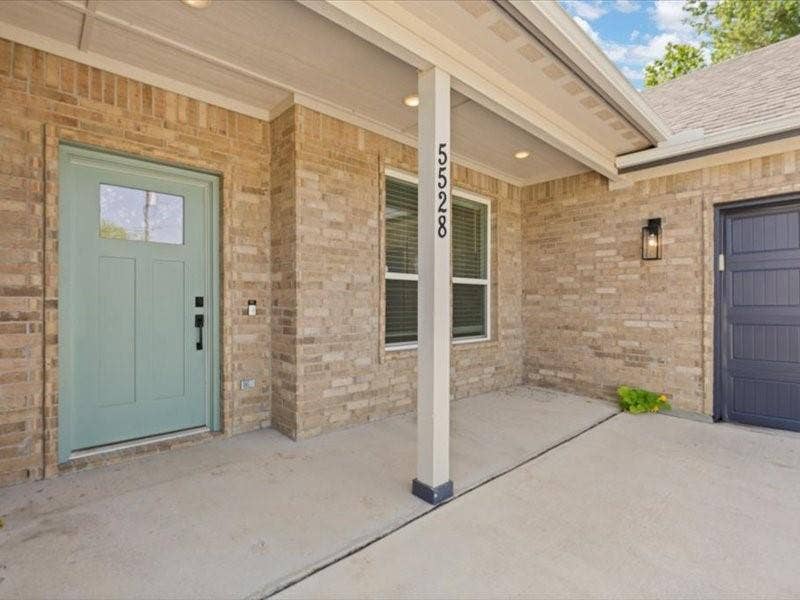 5528 Mesa Loop, Granbury, TX 76048 Front Porch