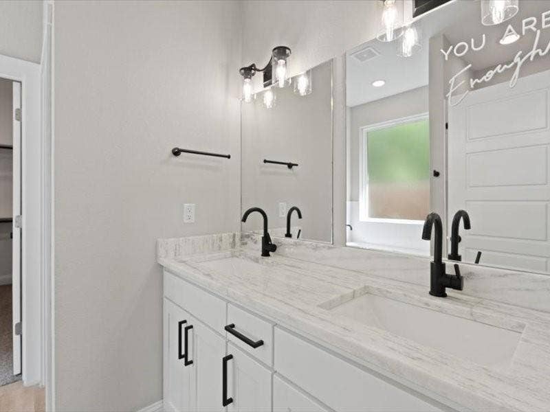 5528 Mesa Loop, Granbury, TX 76048 Primary Bath