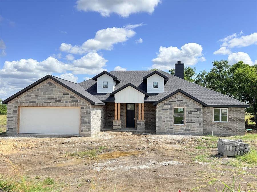 Property photo for 1016 Don Eve Court, Azle, TX