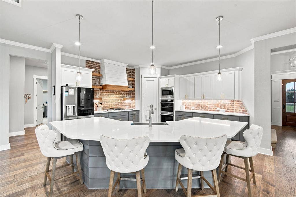Huge Chief 's kitchen perfect for entertaining