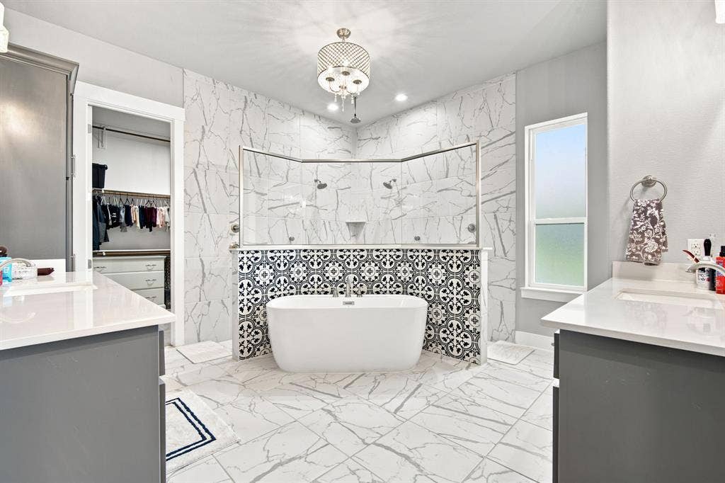 Huge shower and beautiful tub