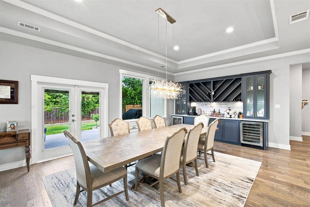 Large dining area with coffee and wine bar and